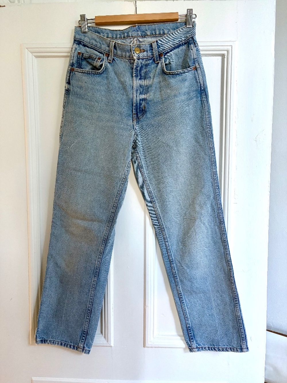 B SIDES jeans in a high waisted cropped straight leg , light blue